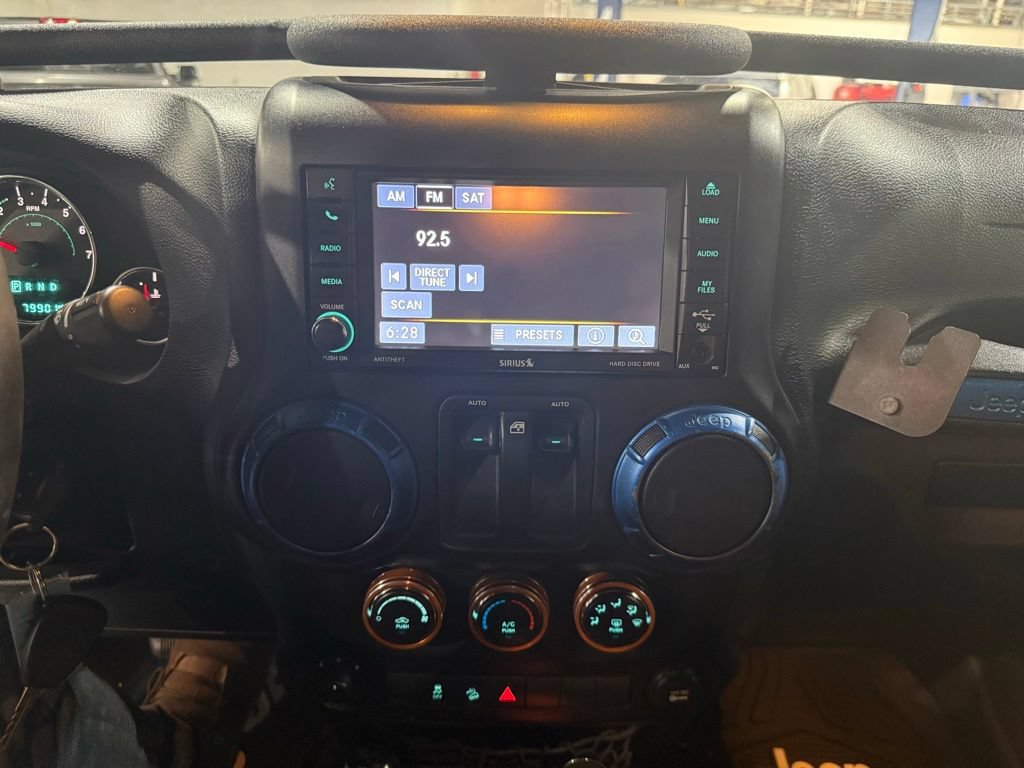 Used 2015 Jeep Wrangler Sport w/ Quick Order Package 24S AWD/4WD image 16