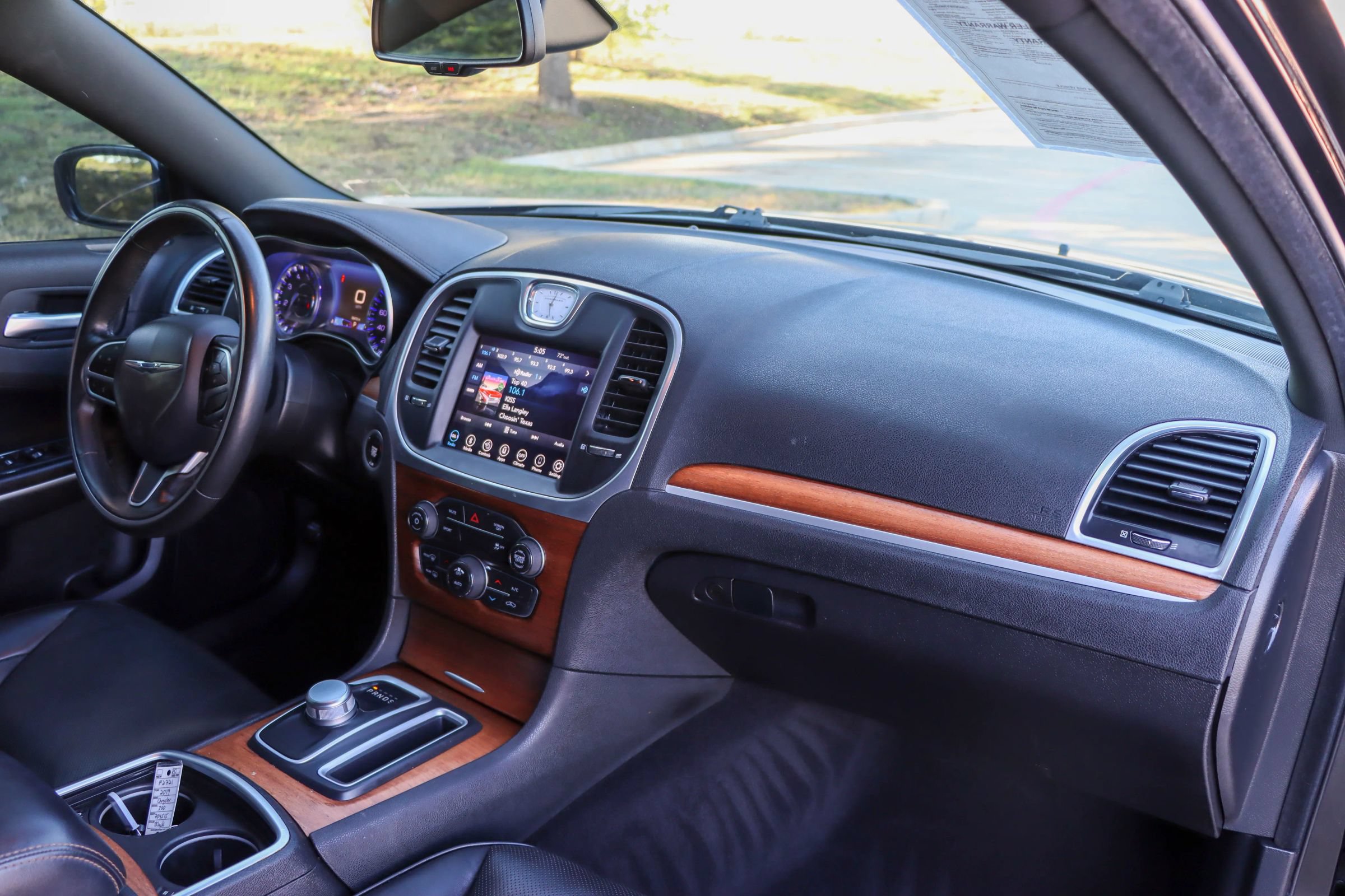Used 2019 Chrysler 300 C RWD image 22
