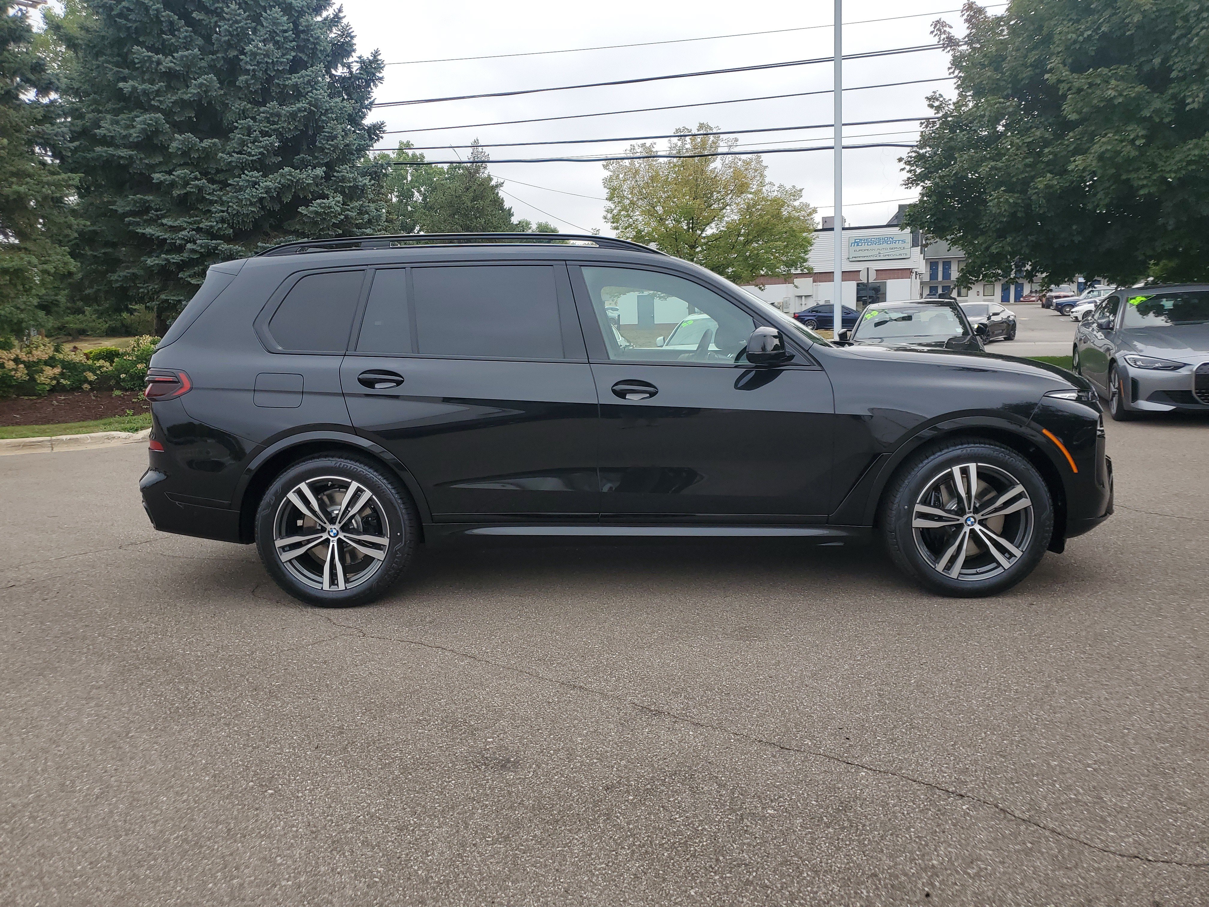 New 2027 BMW X7 xDrive40i w/ M Sport Package AWD/4WD image 6