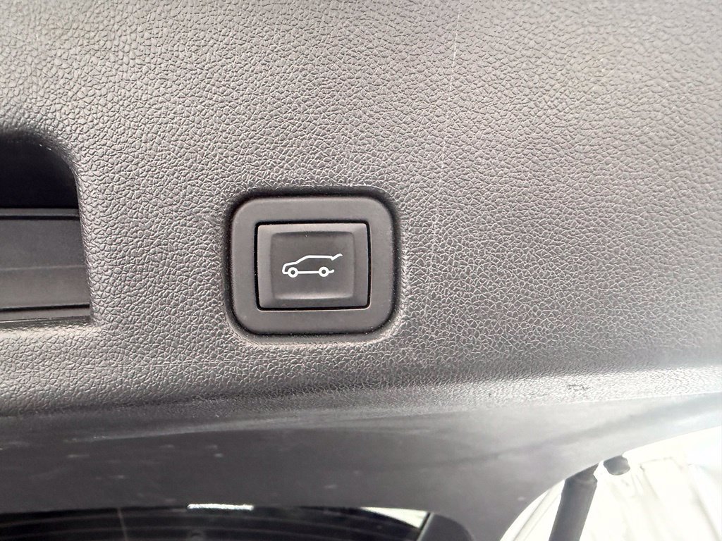 Used 2025 Chevrolet Traverse LT FWD image 37