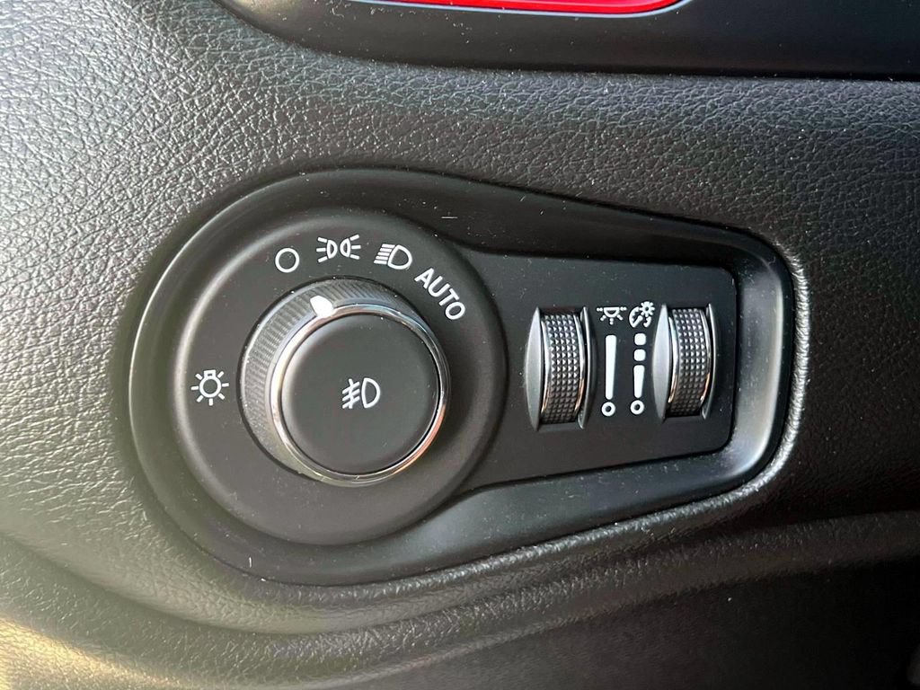 Certified 2022 Jeep Renegade Trailhawk w/ Sun/Sound Group AWD/4WD image 21