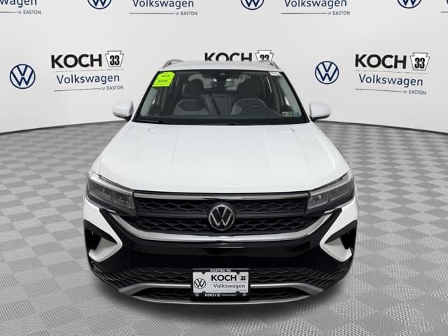 Used 2022 Volkswagen Taos SE w/ IQ.Drive SE Package AWD/4WD image 2