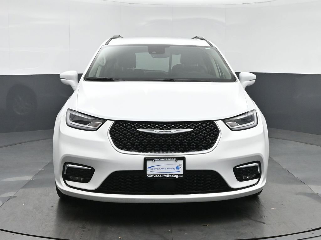 Used 2022 Chrysler Pacifica Touring-L image 2