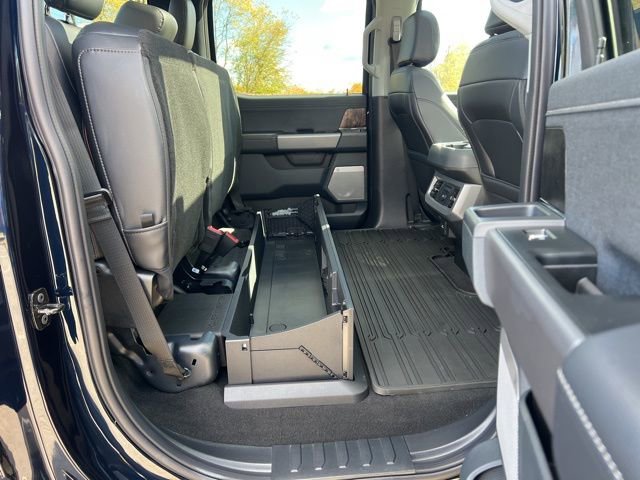 Used 2025 Ford F350 Lariat w/ Black Appearance Package image 36