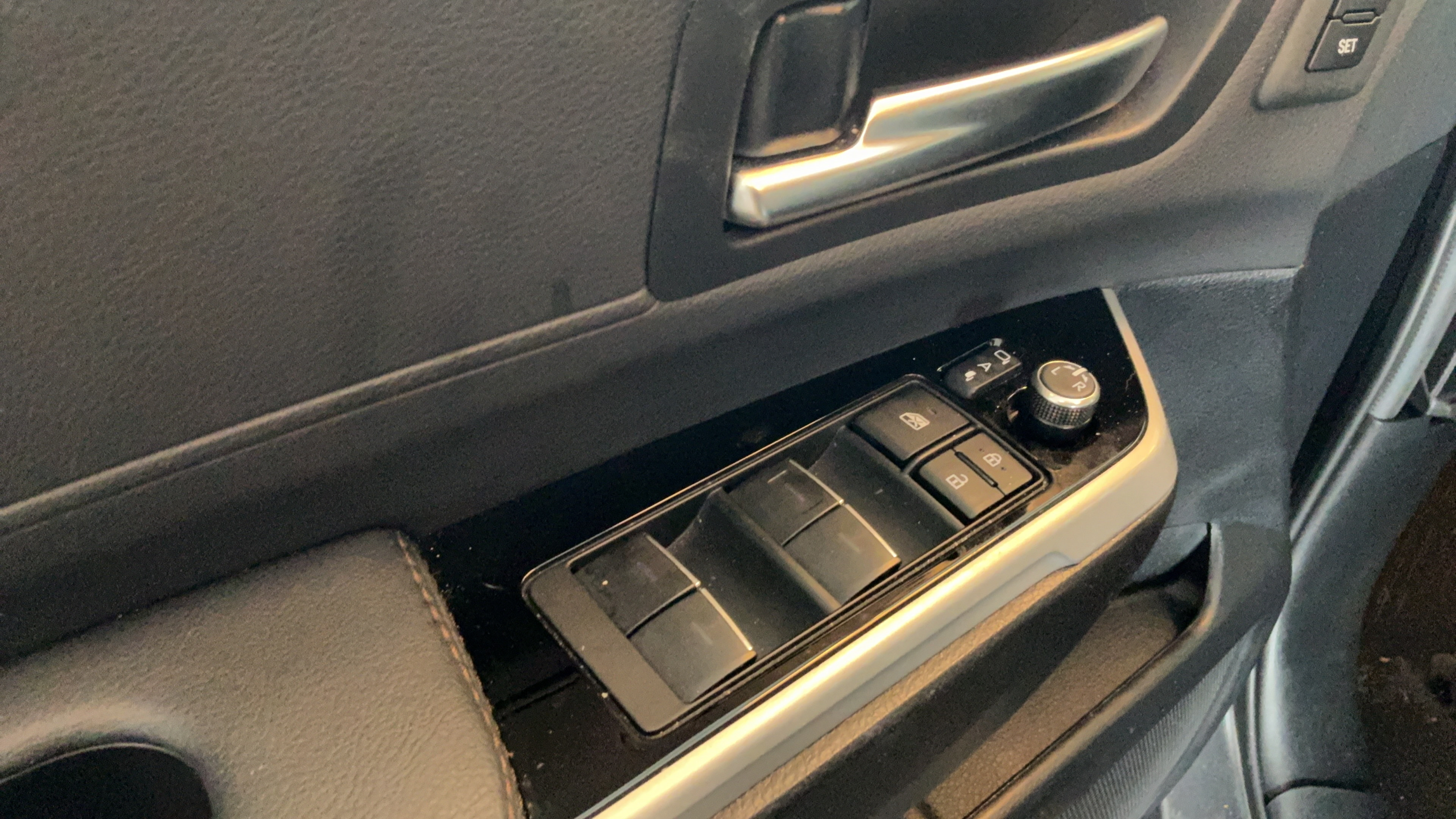Certified 2025 Toyota Sienna Limited AWD/4WD image 22