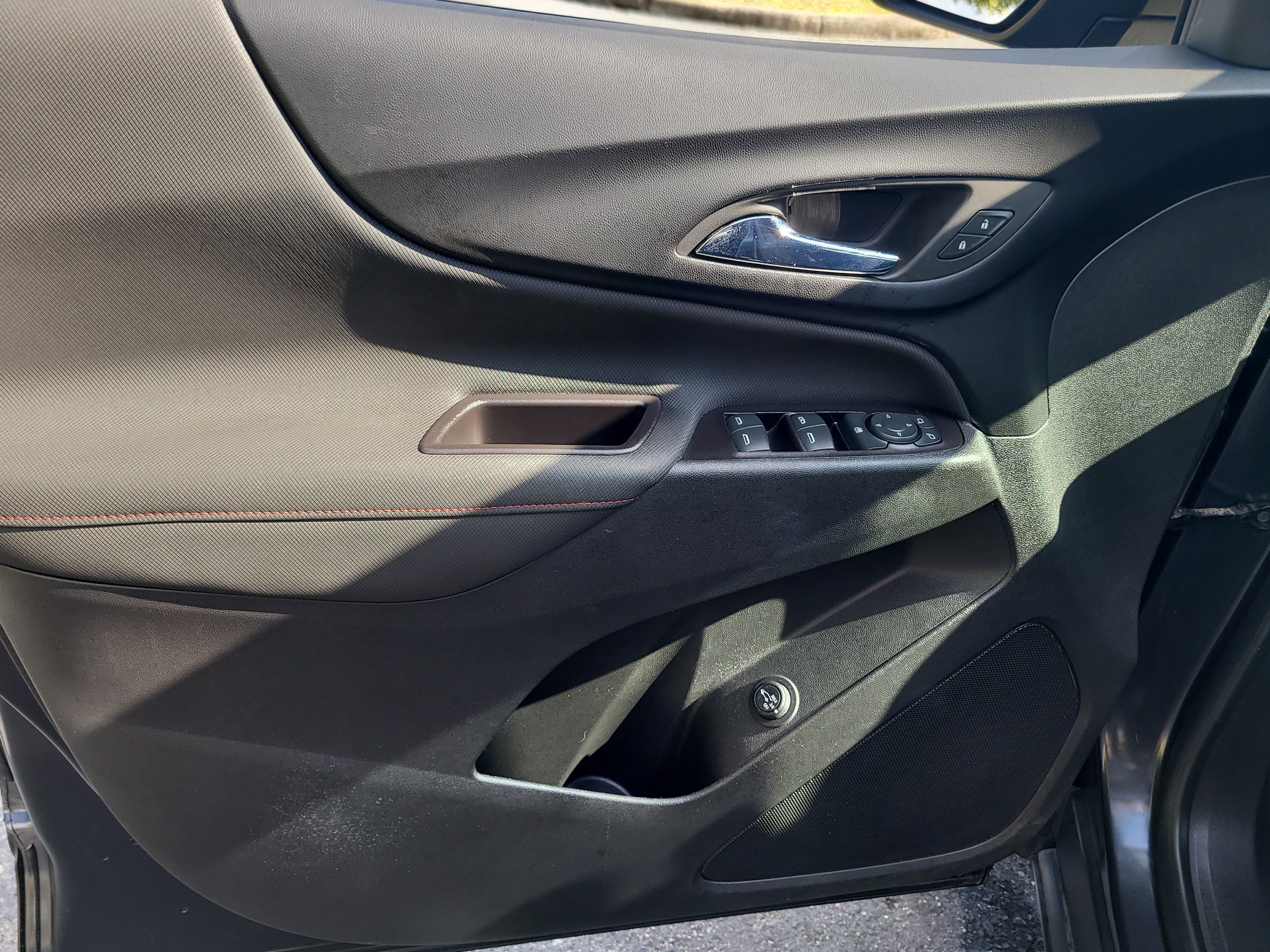 Used 2022 Chevrolet Equinox RS image 18