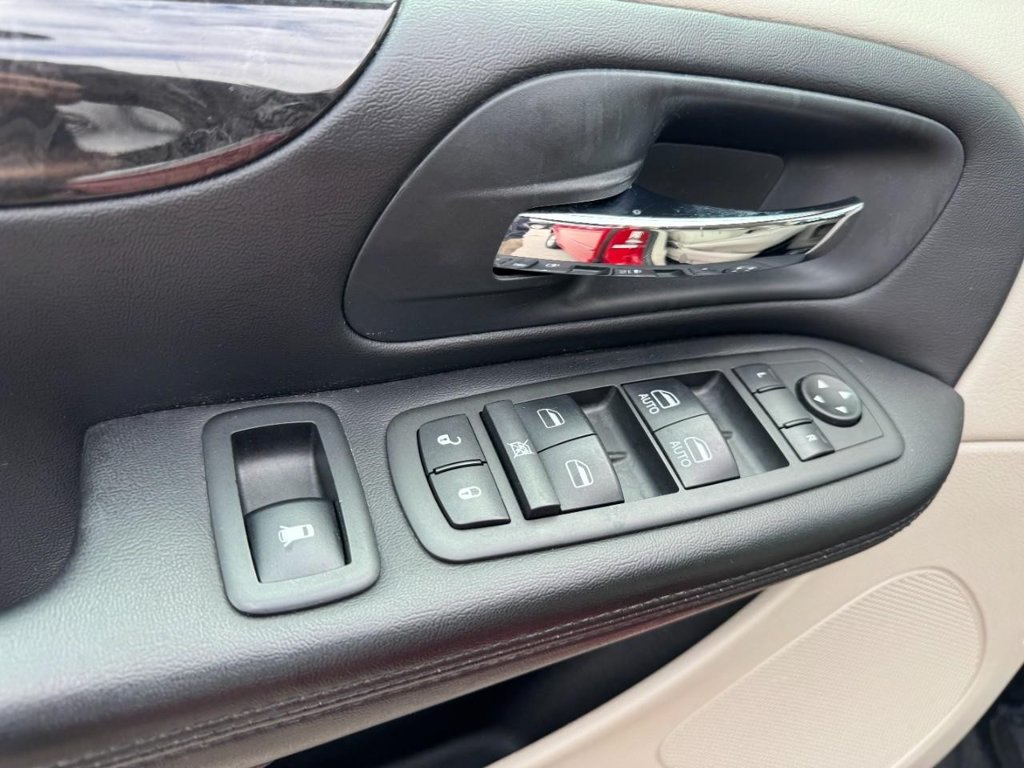 Used 2012 Dodge Grand Caravan SXT w/ Entertainment Group 1 FWD image 14