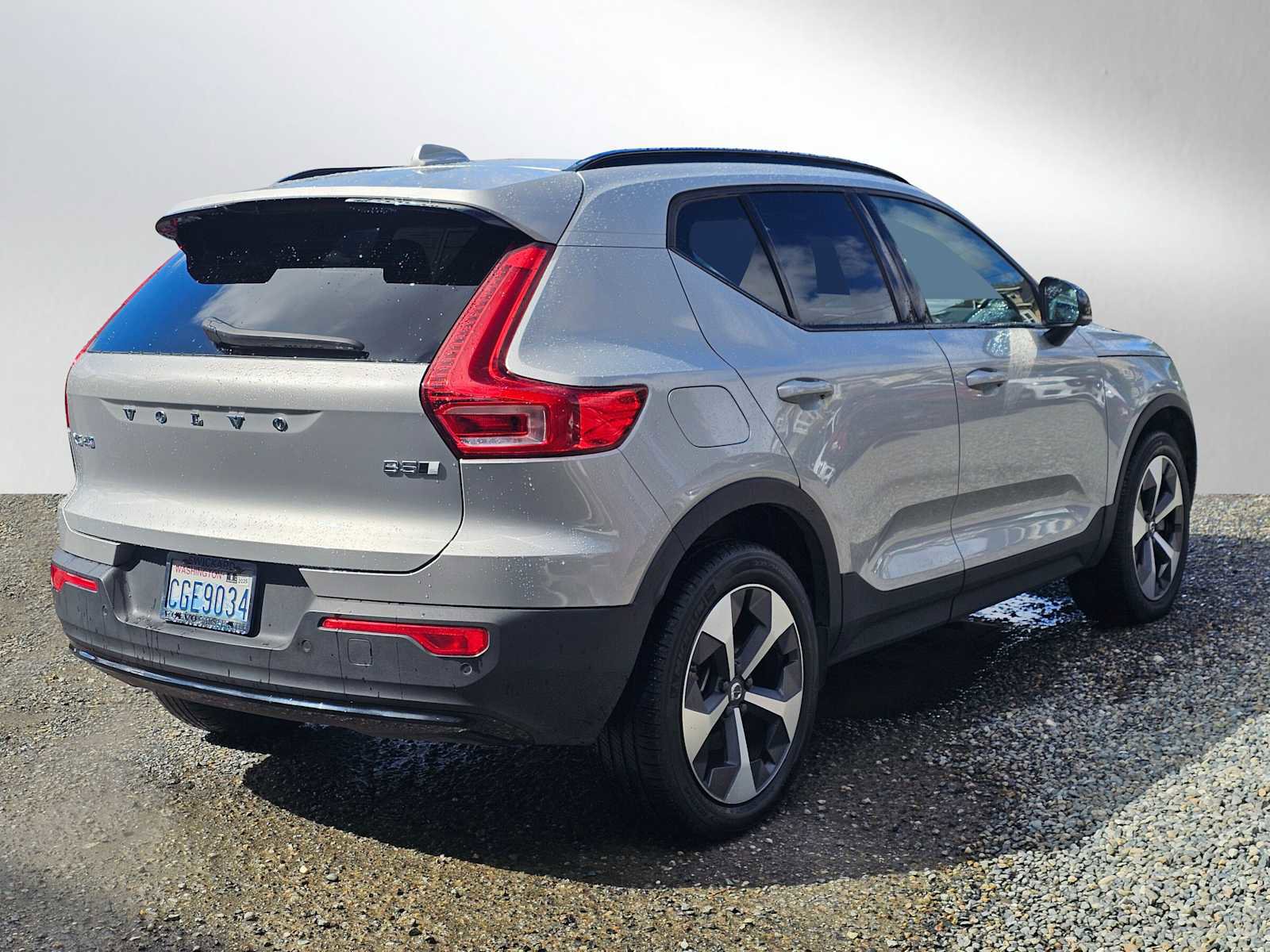 Used 2023 Volvo XC40 B5 Plus w/ Protection Package Premier AWD/4WD image 3