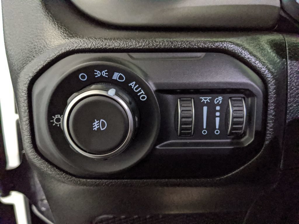 Used 2022 Jeep Wrangler Unlimited Sport AWD/4WD image 13