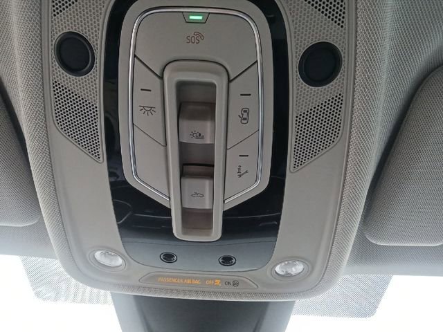 Used 2023 Audi Q8 Premium image 29