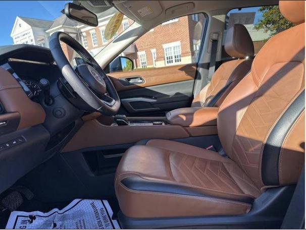 Used 2022 Nissan Pathfinder Platinum w/ Cargo Package image 14