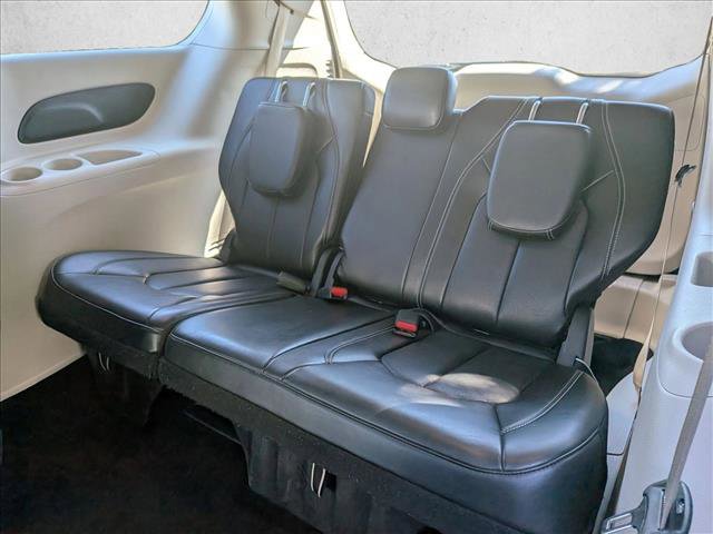 Used 2023 Chrysler Pacifica Touring-L image 19