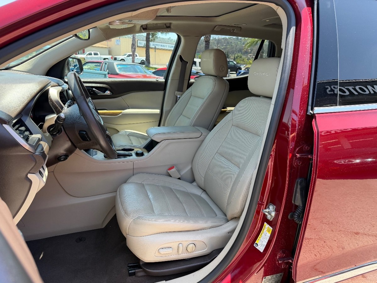 Used 2017 GMC Acadia Denali w/ Technology Package FWD image 13