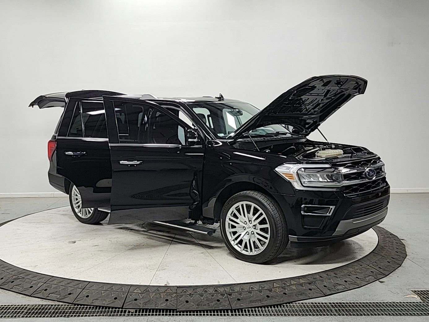 Used 2024 Ford Expedition Limited image 9