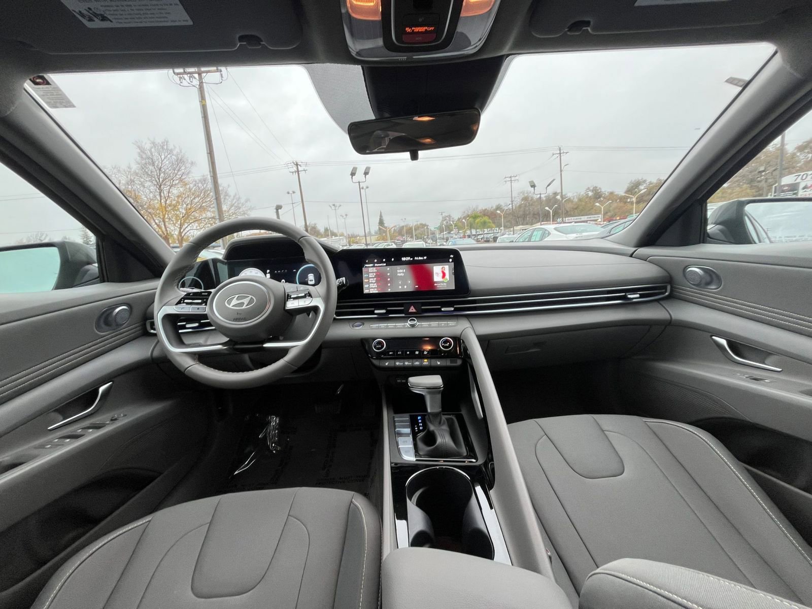 Used 2025 Hyundai Elantra SEL image 31