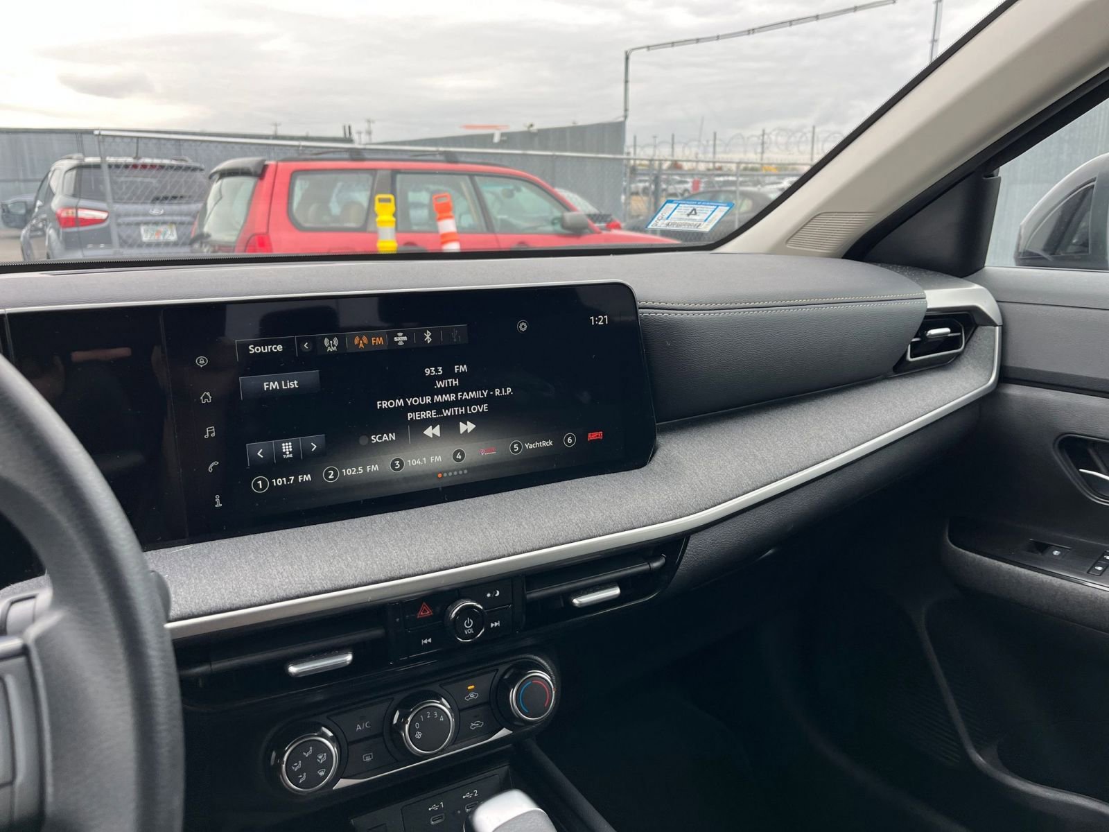 Used 2025 Nissan Kicks SV image 21