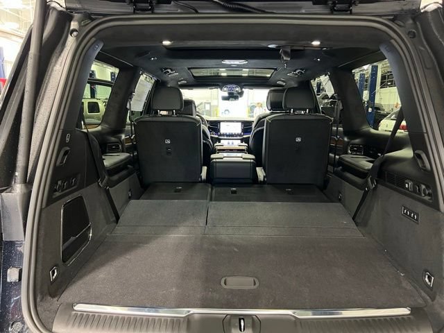 New 2025 Jeep Grand Wagoneer Series III w/ HD Trailer Tow Package AWD/4WD image 24