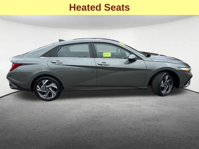 Used 2025 Hyundai Elantra SEL FWD image 11