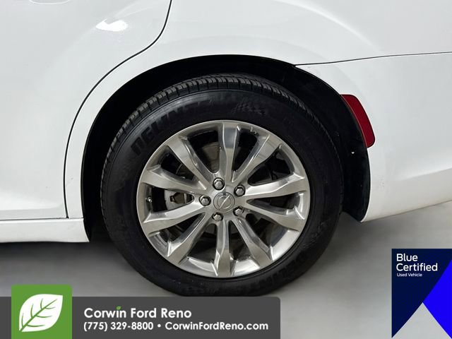 Used 2022 Chrysler 300 Touring image 31