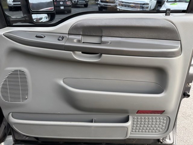 Used 2004 Ford F350 XLT image 17