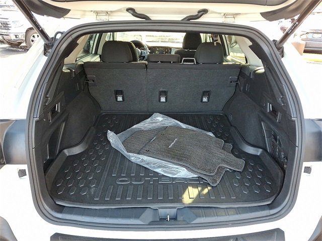 Used 2022 Subaru Outback Premium image 28