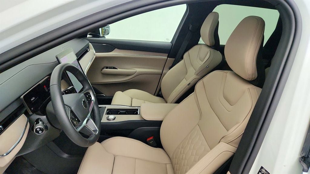 Used 2025 Volvo EX90 Plus AWD/4WD image 16