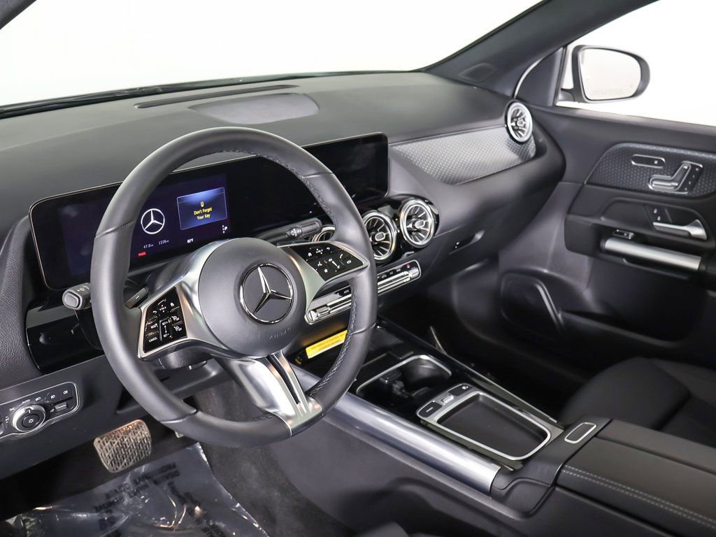 Used 2025 Mercedes-Benz GLA 250 4MATIC image 27