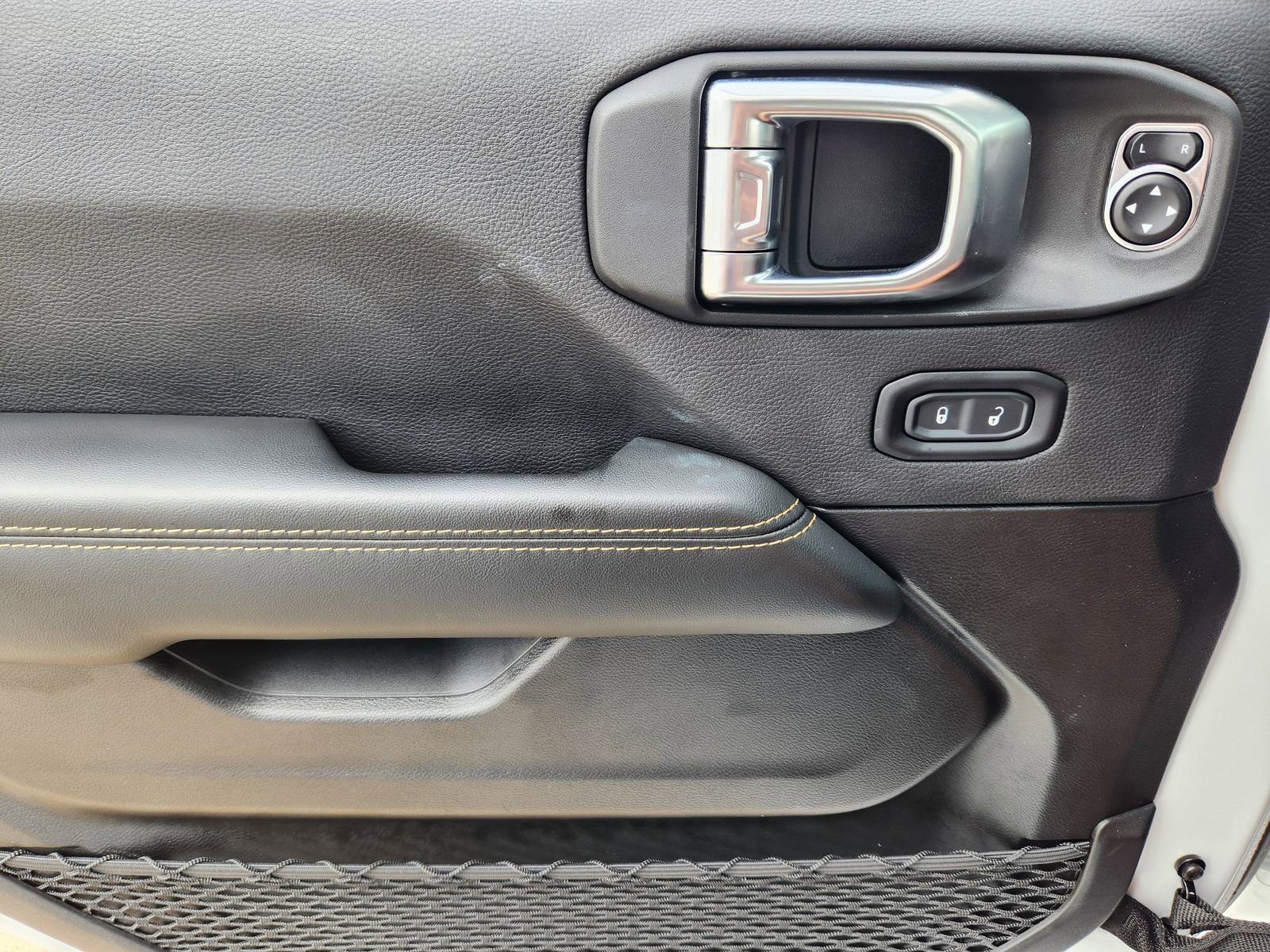 Used 2025 Jeep Wrangler Sahara w/ Safety Group image 32