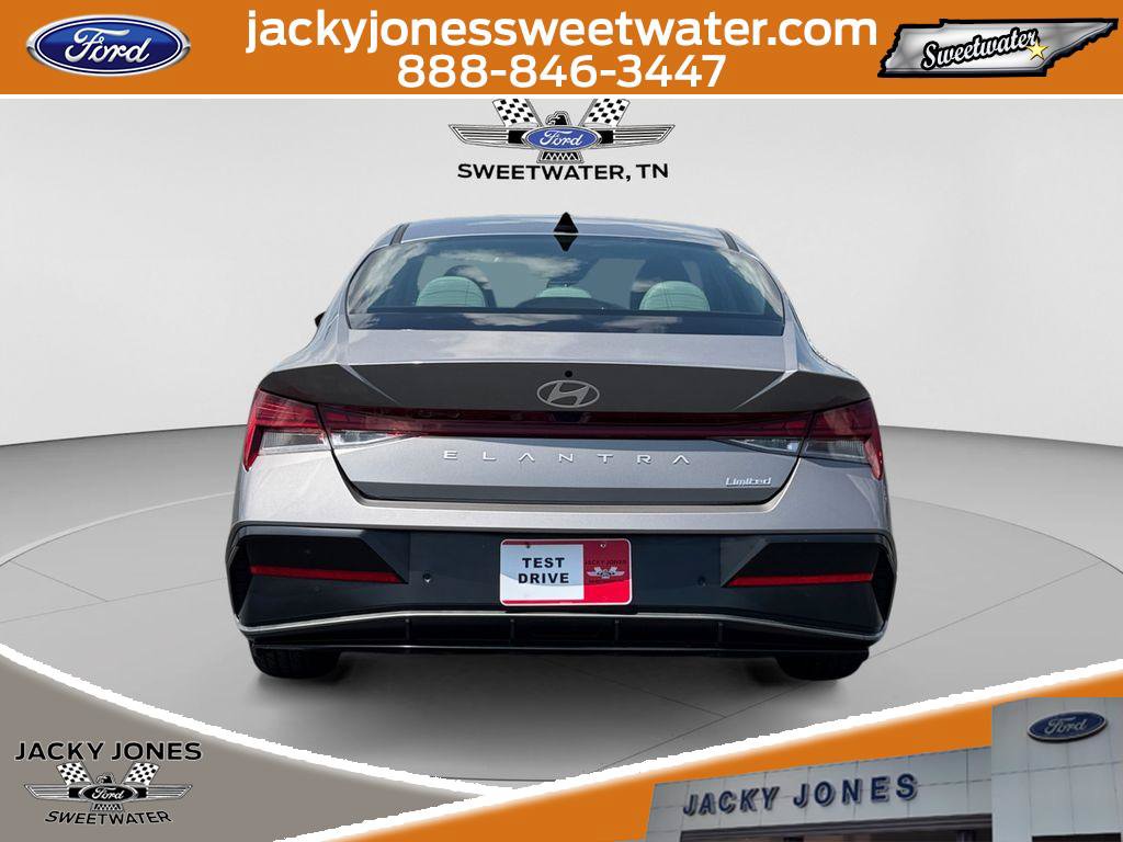 Used 2024 Hyundai Elantra Limited FWD image 4