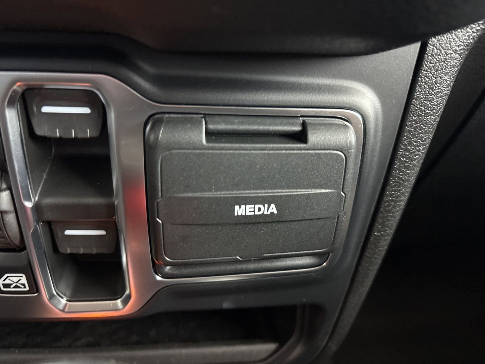 New 2026 Jeep Gladiator Sport image 31