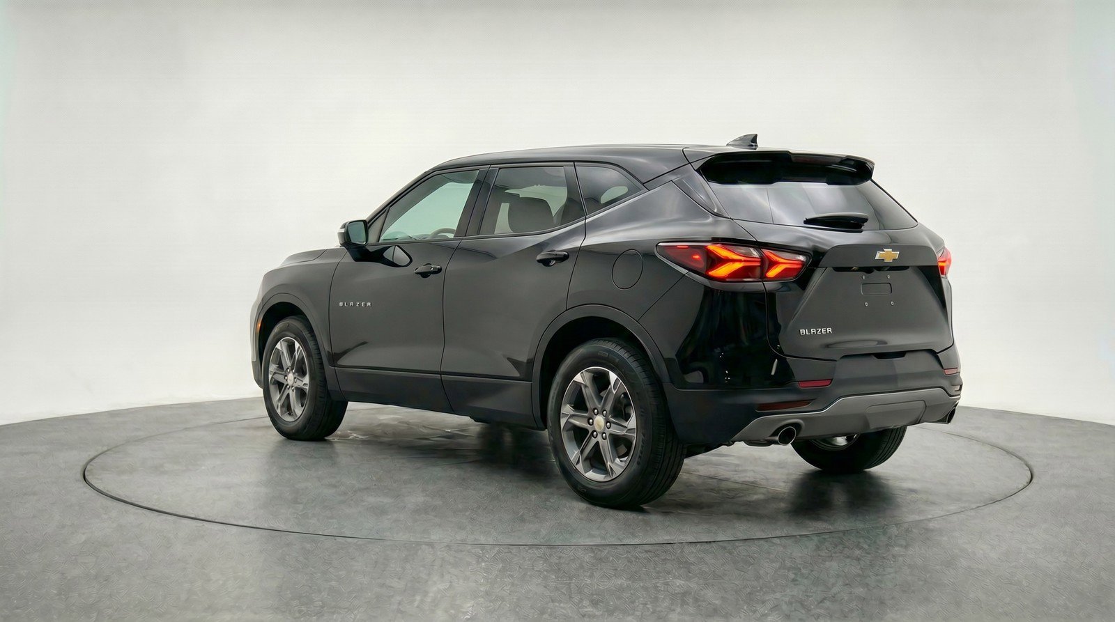 Used 2025 Chevrolet Blazer LT FWD image 5