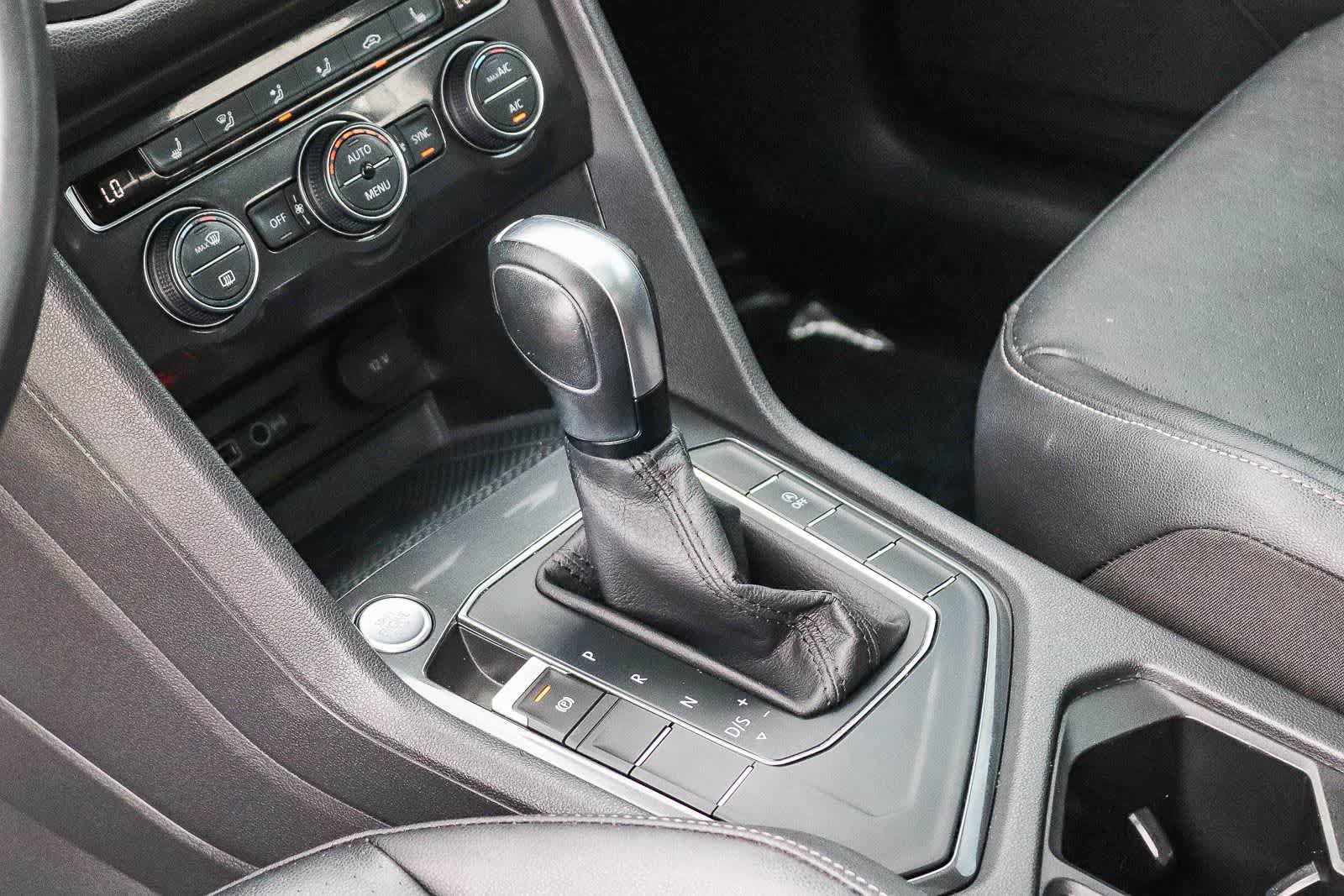 Used 2020 Volkswagen Tiguan SE FWD image 19