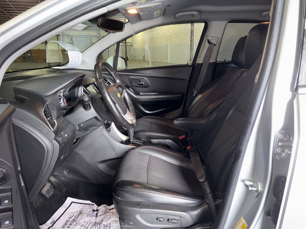 Used 2019 Chevrolet Trax LT w/ LT Convenience Package FWD image 14