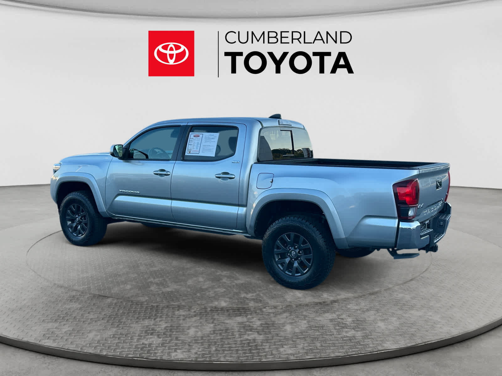Used 2023 Toyota Tacoma SR5 AWD/4WD image 3