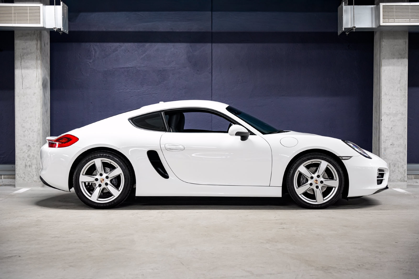 Used 2014 Porsche Cayman RWD image 2