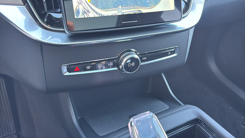 New 2027 Volvo XC90 B6 Plus AWD/4WD image 21