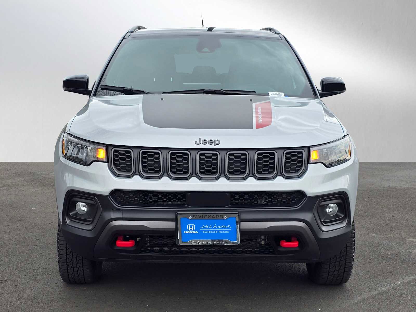 Used 2024 Jeep Compass Trailhawk image 8