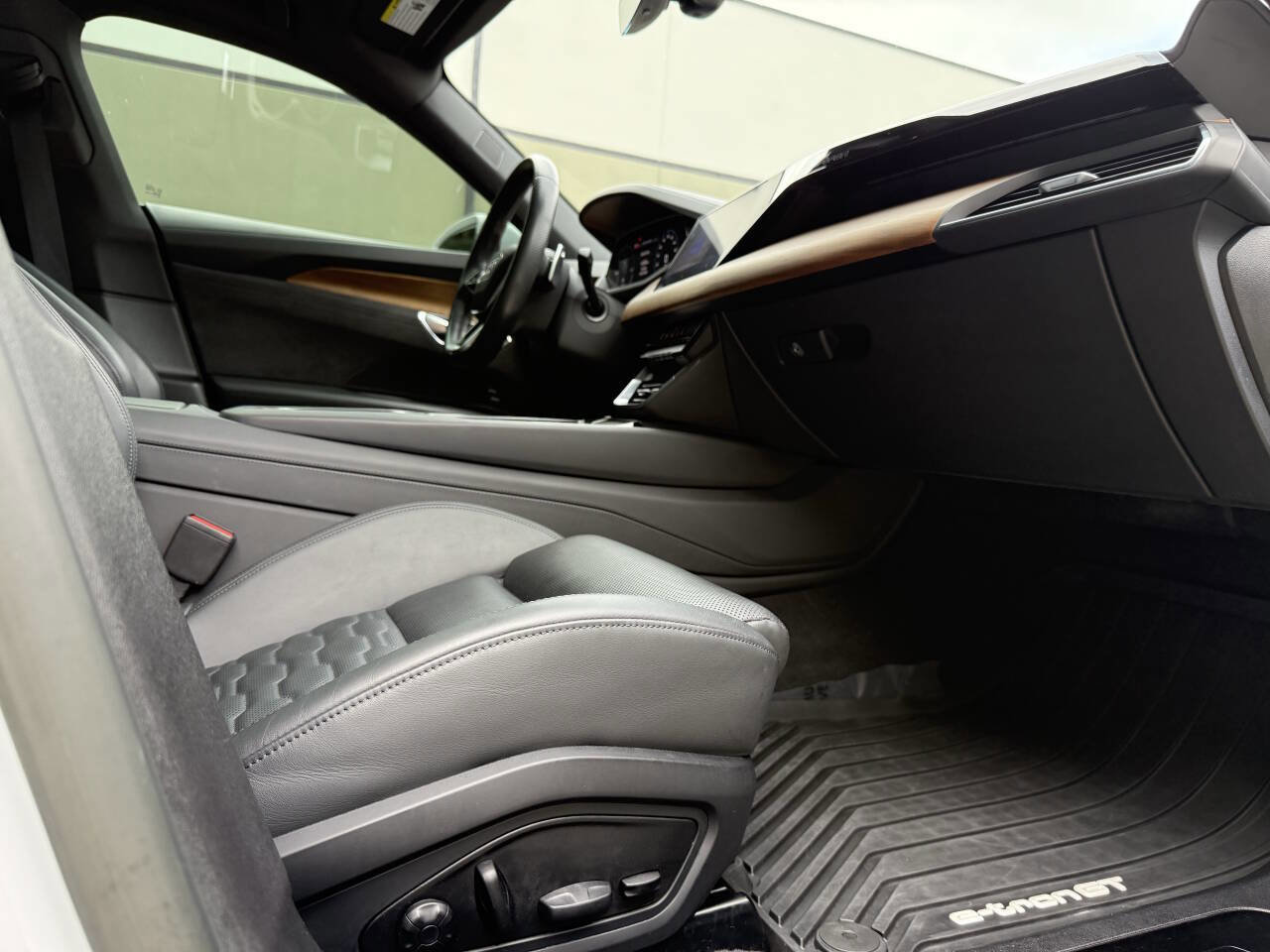 Used 2023 Audi e-tron GT Premium Plus AWD/4WD image 39