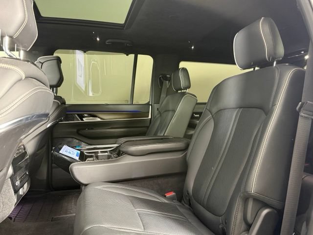 Used 2023 Jeep Grand Wagoneer Series II AWD/4WD image 23