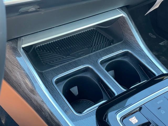 Certified 2026 BMW 740i xDrive w/ Premium Package image 21