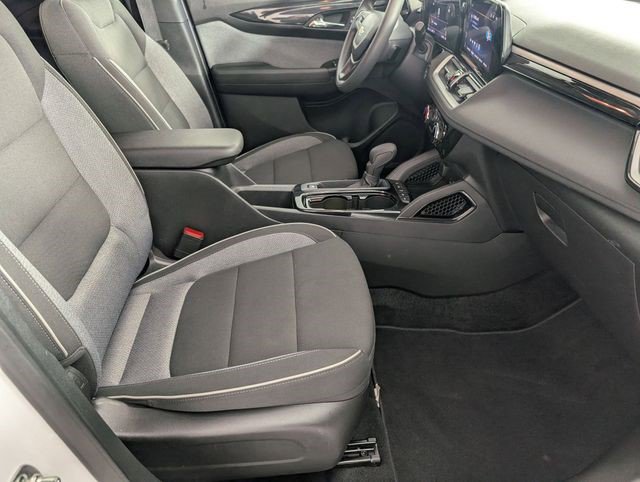 Used 2025 Chevrolet TrailBlazer LT AWD/4WD image 29
