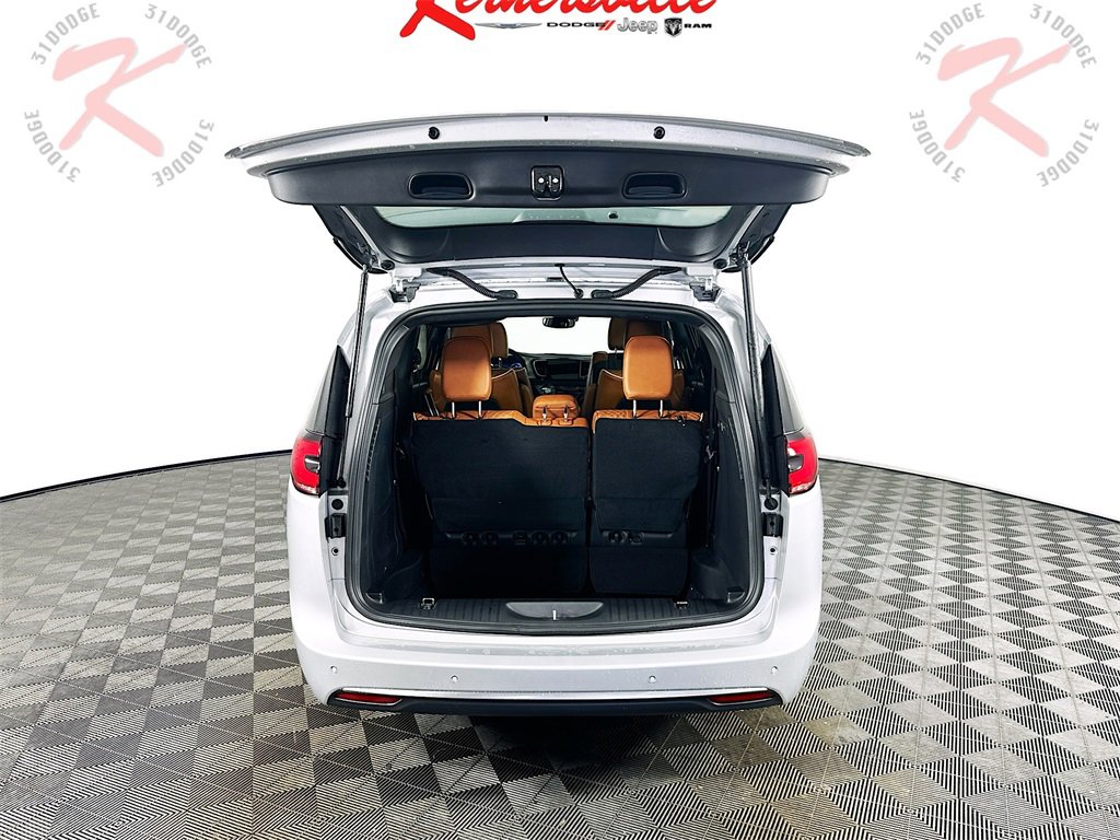 New 2026 Chrysler Pacifica Pinnacle image 16