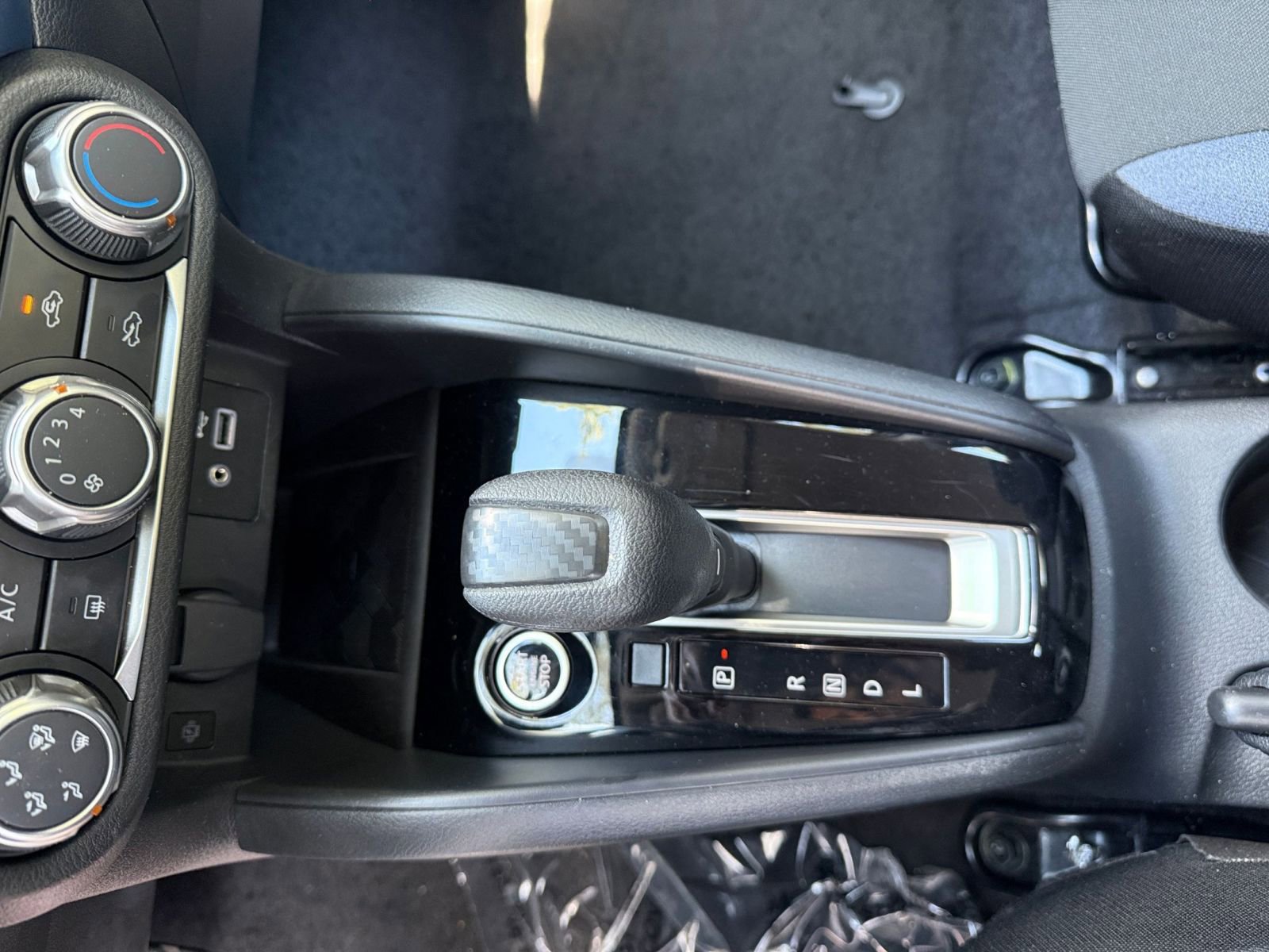 Used 2025 Nissan Versa SV FWD image 38