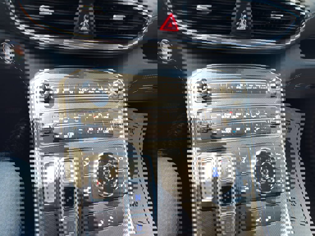 Used 2023 Hyundai Santa Fe SEL Premium image 11