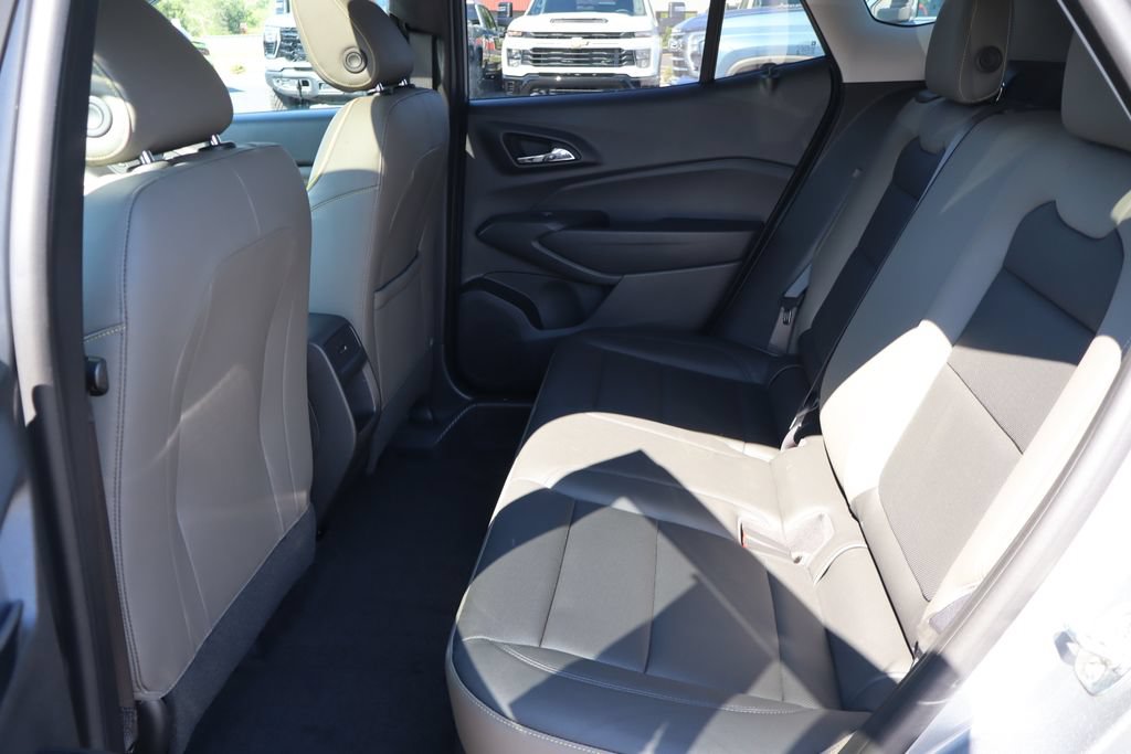 Used 2025 Chevrolet Trax ACTIV w/ Sunroof Package FWD image 24