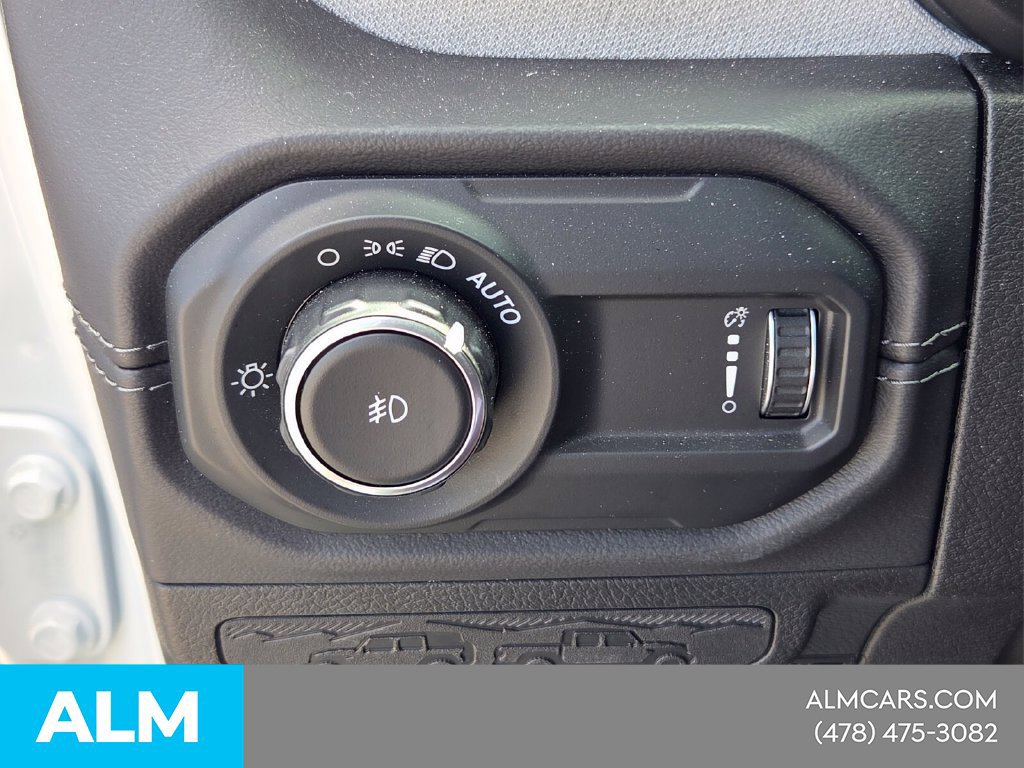 Used 2025 Jeep Wrangler Unlimited Sahara AWD/4WD image 26