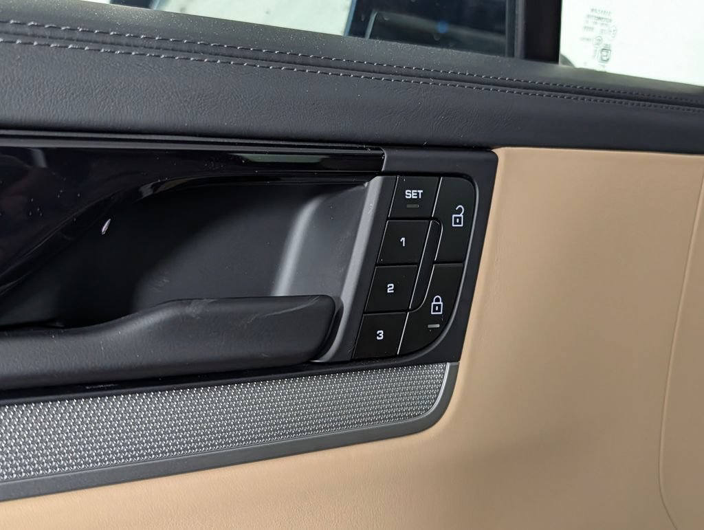New 2026 Porsche Cayenne Coupe AWD/4WD image 26