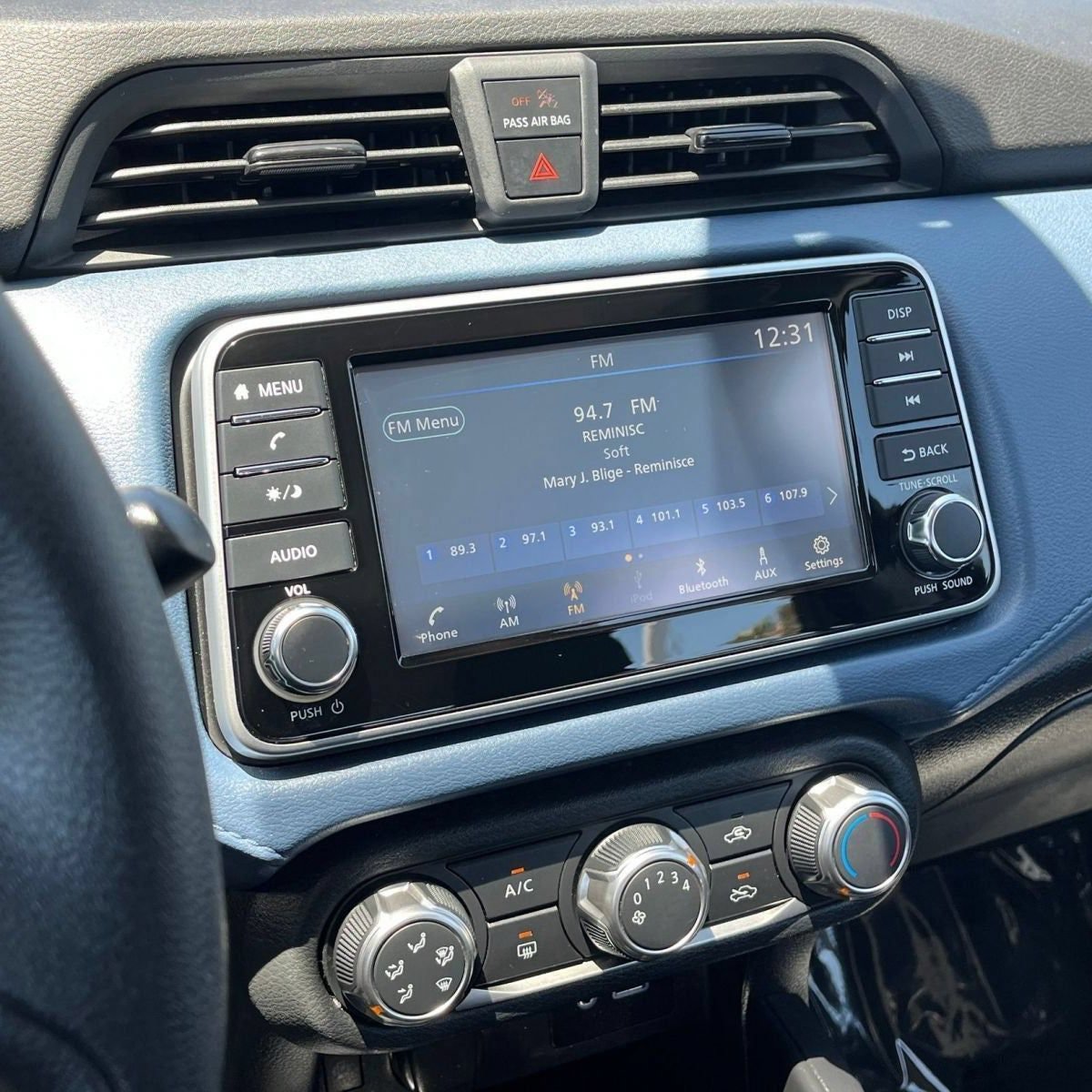 Used 2025 Nissan Versa SV FWD image 17