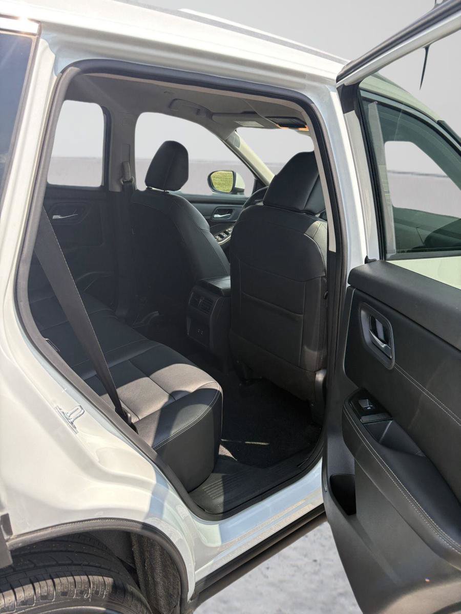 Used 2026 Nissan Rogue SL AWD/4WD image 31