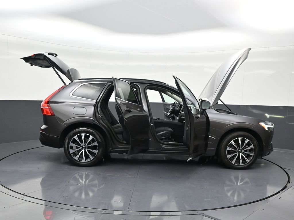 Certified 2023 Volvo XC60 B5 Core image 32